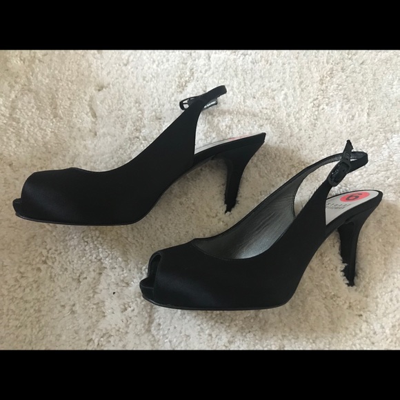 New Stuart Weitzman Satin Peep-toe Slingback Pumps - Picture 2 of 16